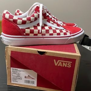 Vans…Old skool checkerboard red & white